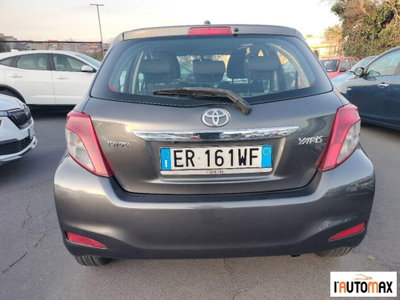 Toyota Yaris 1.D-4D 5 porte Lounge (6)