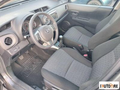 Toyota Yaris 1.D-4D 5 porte Lounge (8)