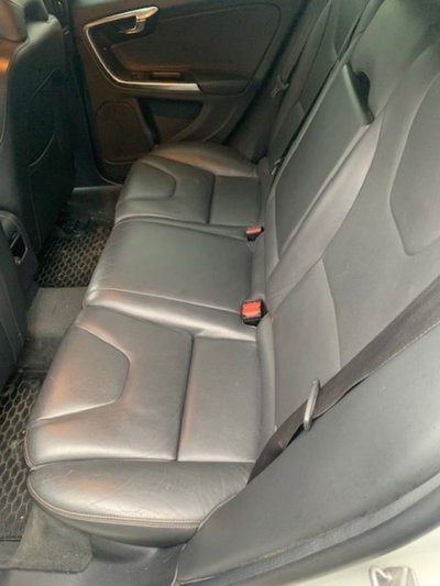 Volvo V60 Cross Country D4 AWD Geartronic Plus (11)