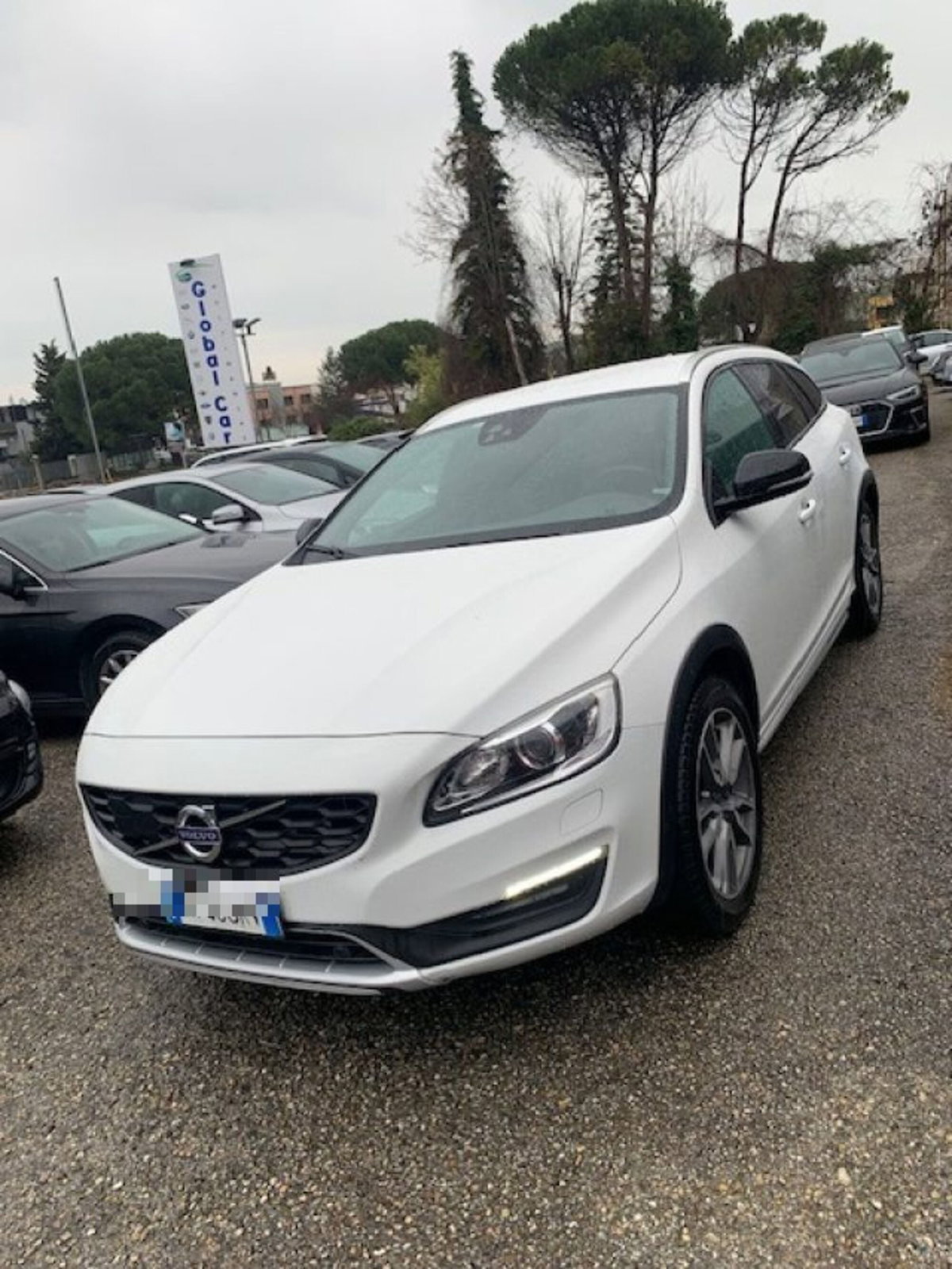 Volvo V60 Cross Country D4 AWD Geartronic Plus (2)