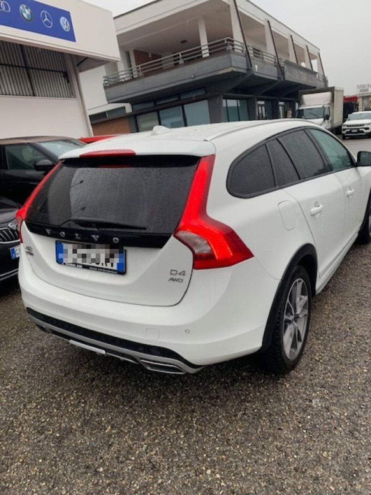 Volvo V60 Cross Country D4 AWD Geartronic Plus (3)