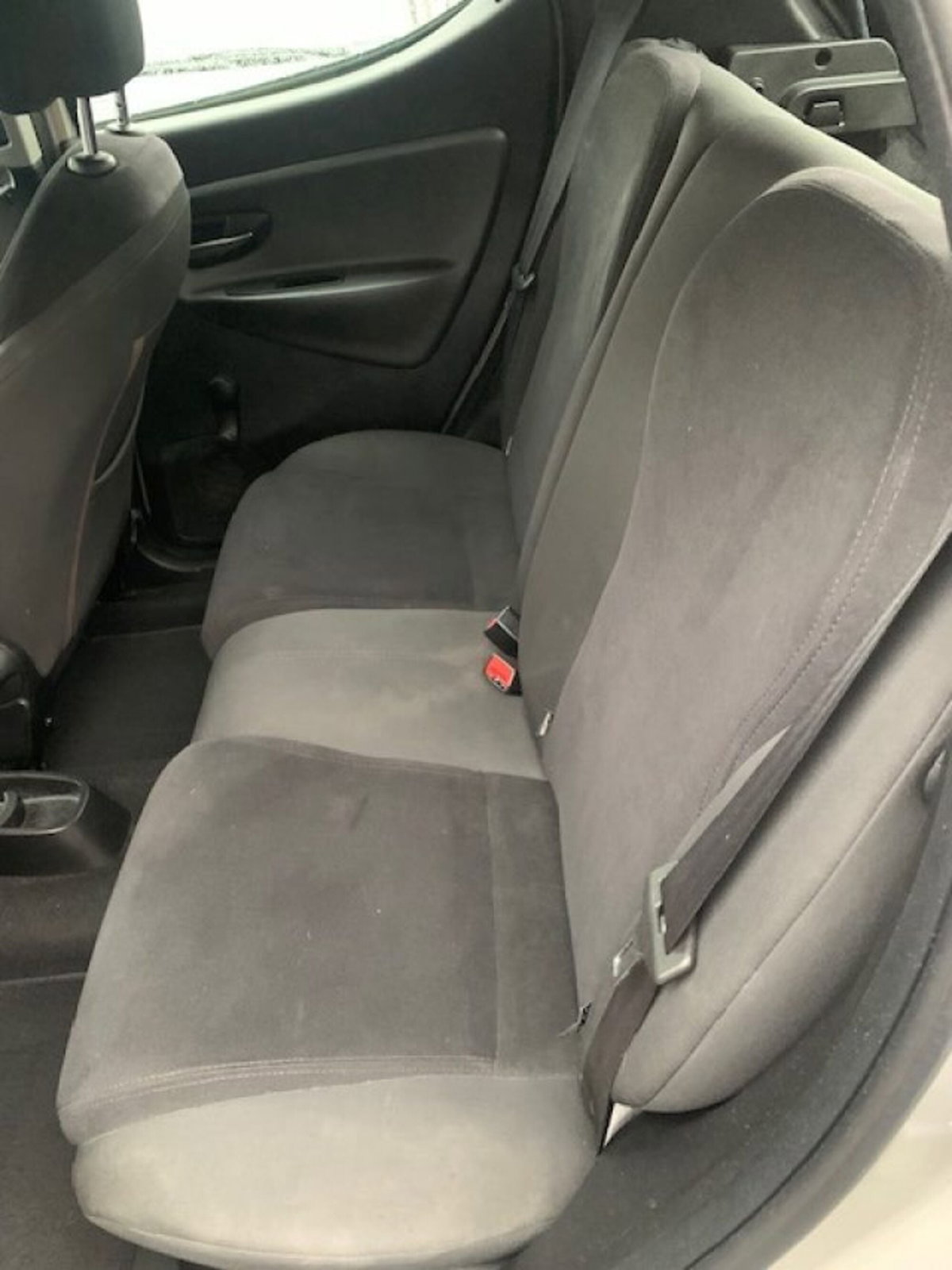 Lancia Ypsilon 0.9 TwinAir 85 CV 5 porte Metano Ecochic Gold (11)