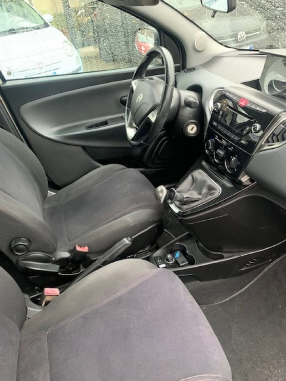 Lancia Ypsilon 0.9 TwinAir 85 CV 5 porte Metano Ecochic Gold (14)
