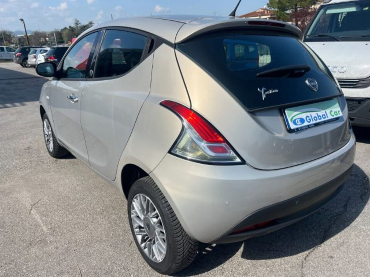 Lancia Ypsilon 0.9 TwinAir 85 CV 5 porte Metano Ecochic Gold (5)