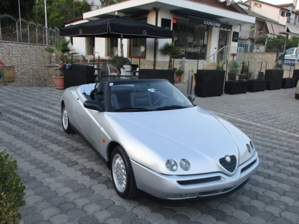 Alfa Romeo Spider 2.0