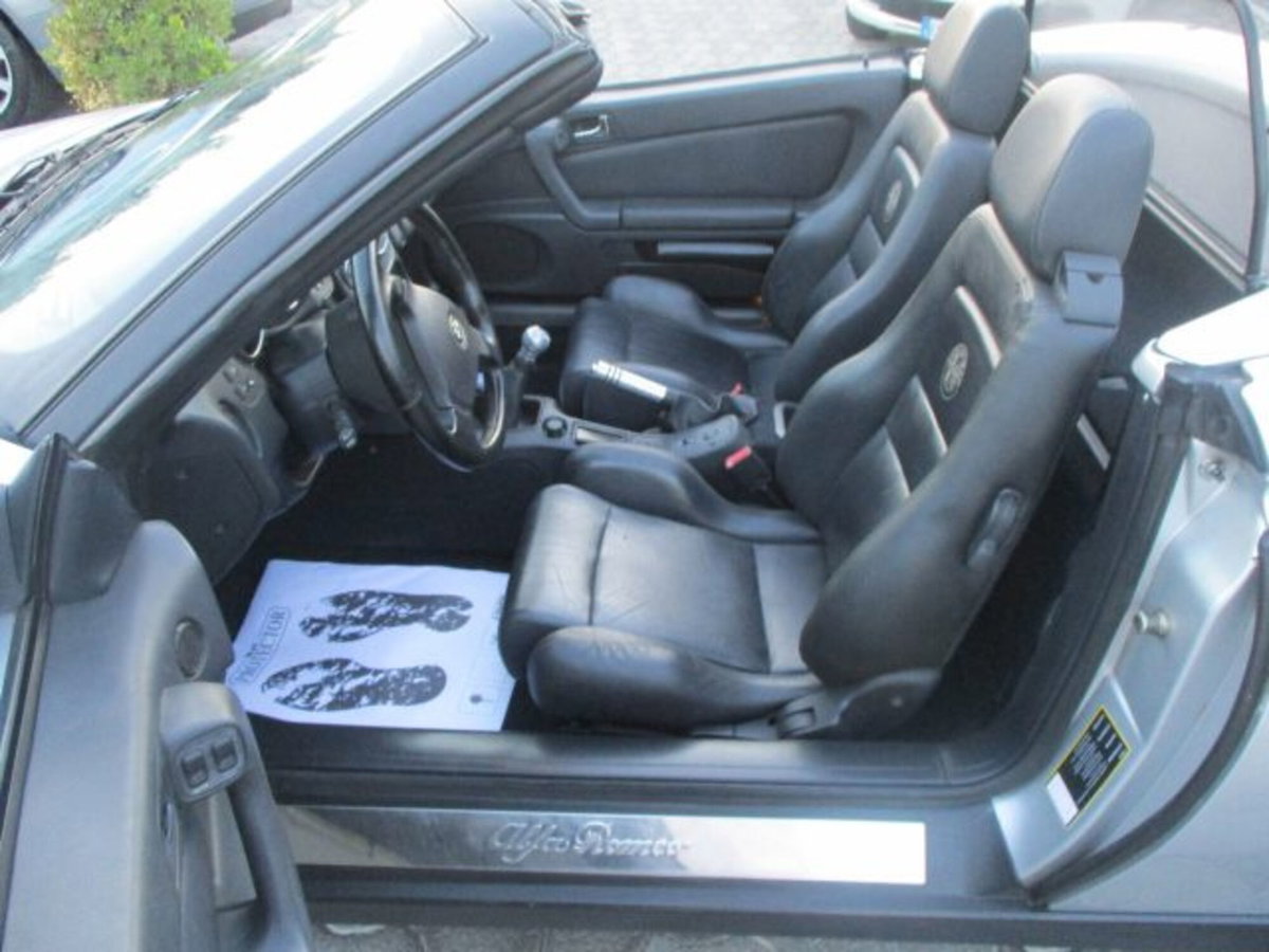 Alfa Romeo Spider 2.0 (4)