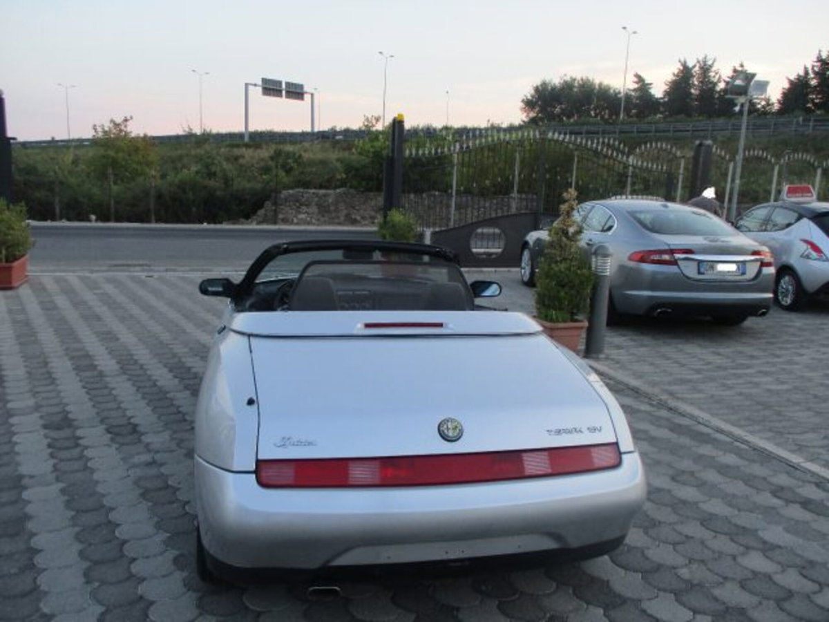 Alfa Romeo Spider 2.0 (6)