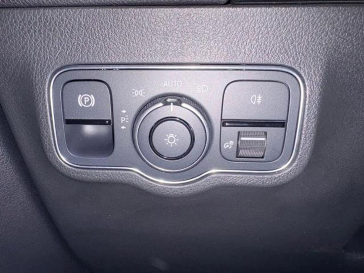 Mercedes-Benz GLA SUV 180 d AMG Line Premium Plus auto (13)