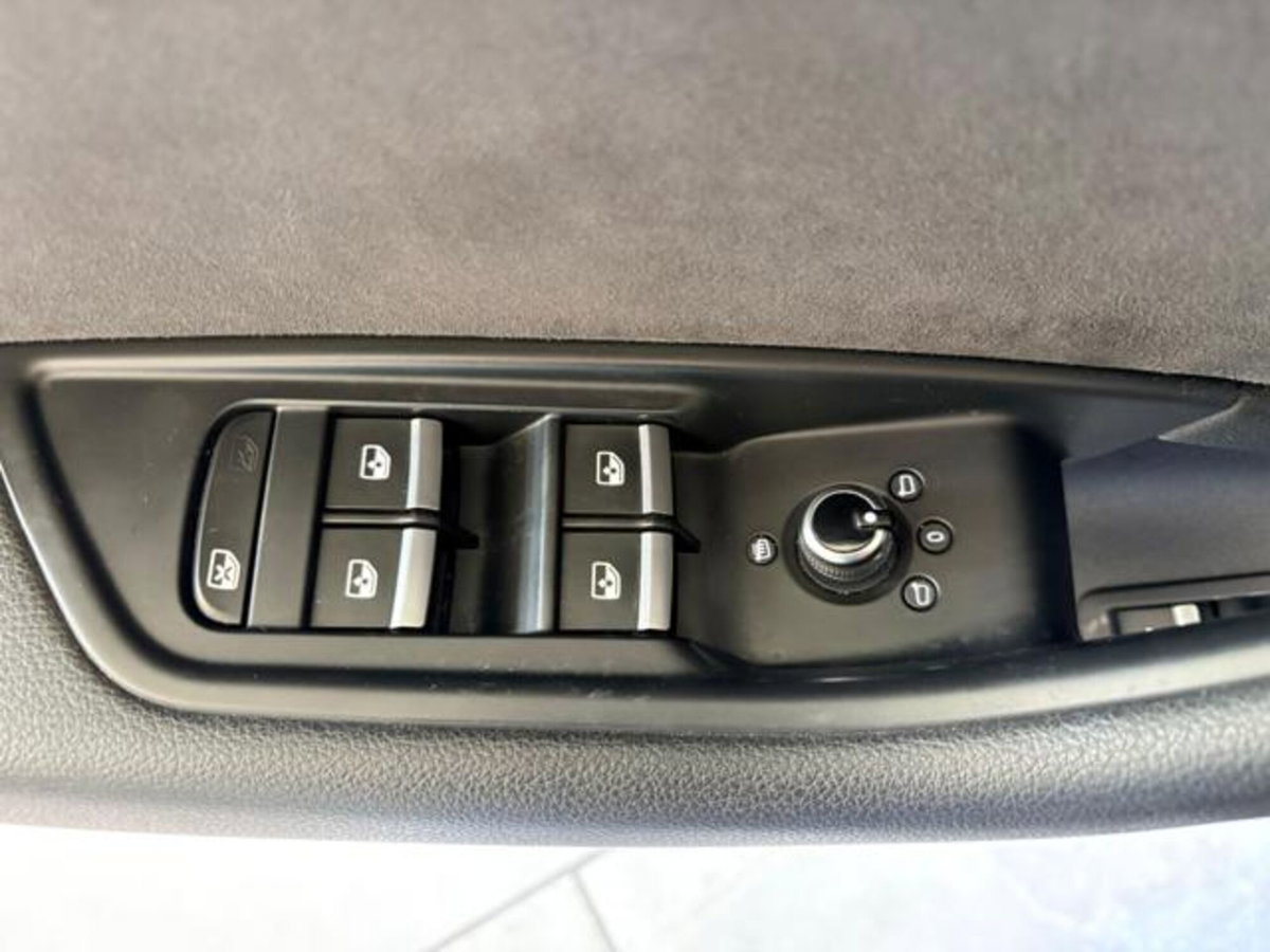 Audi A4 Avant 2.0 TDI 150 CV S tronic S line edition (12)