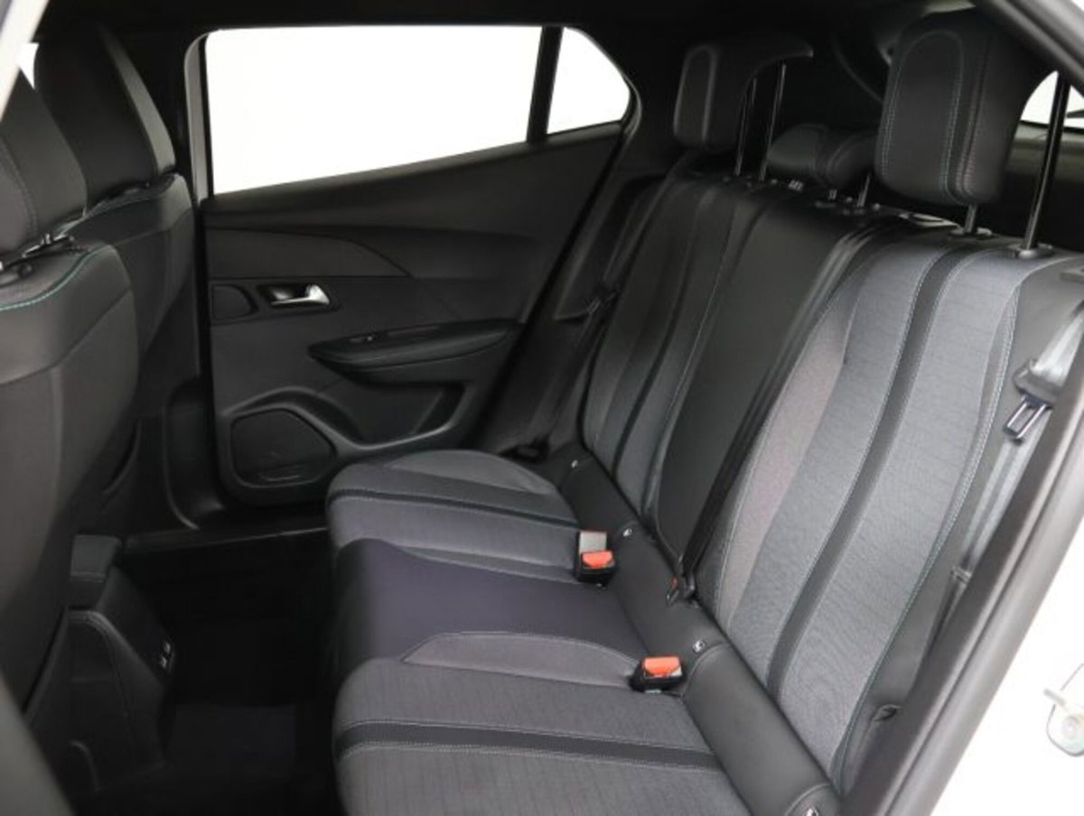 Peugeot 2008 PureTech 130 S&S EAT8 Allure Pack (10)