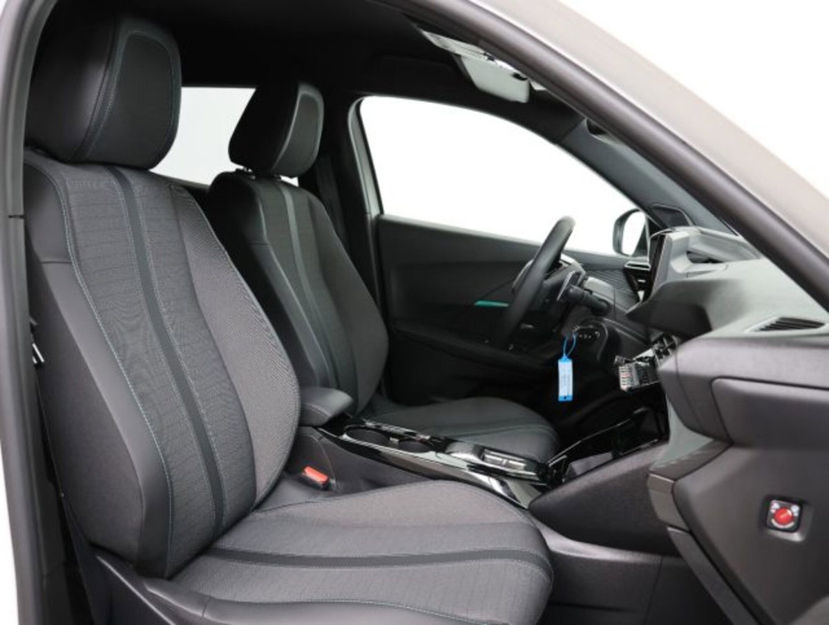 Peugeot 2008 PureTech 130 S&S EAT8 Allure Pack (11)