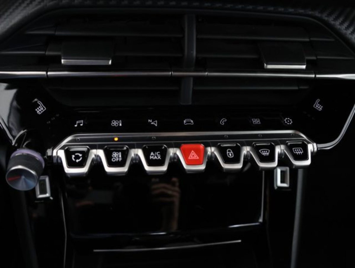 Peugeot 2008 PureTech 130 S&S EAT8 Allure Pack (18)
