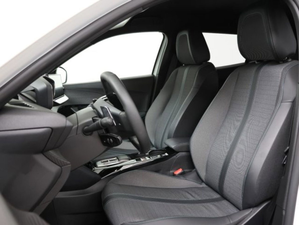 Peugeot 2008 PureTech 130 S&S EAT8 Allure Pack (8)