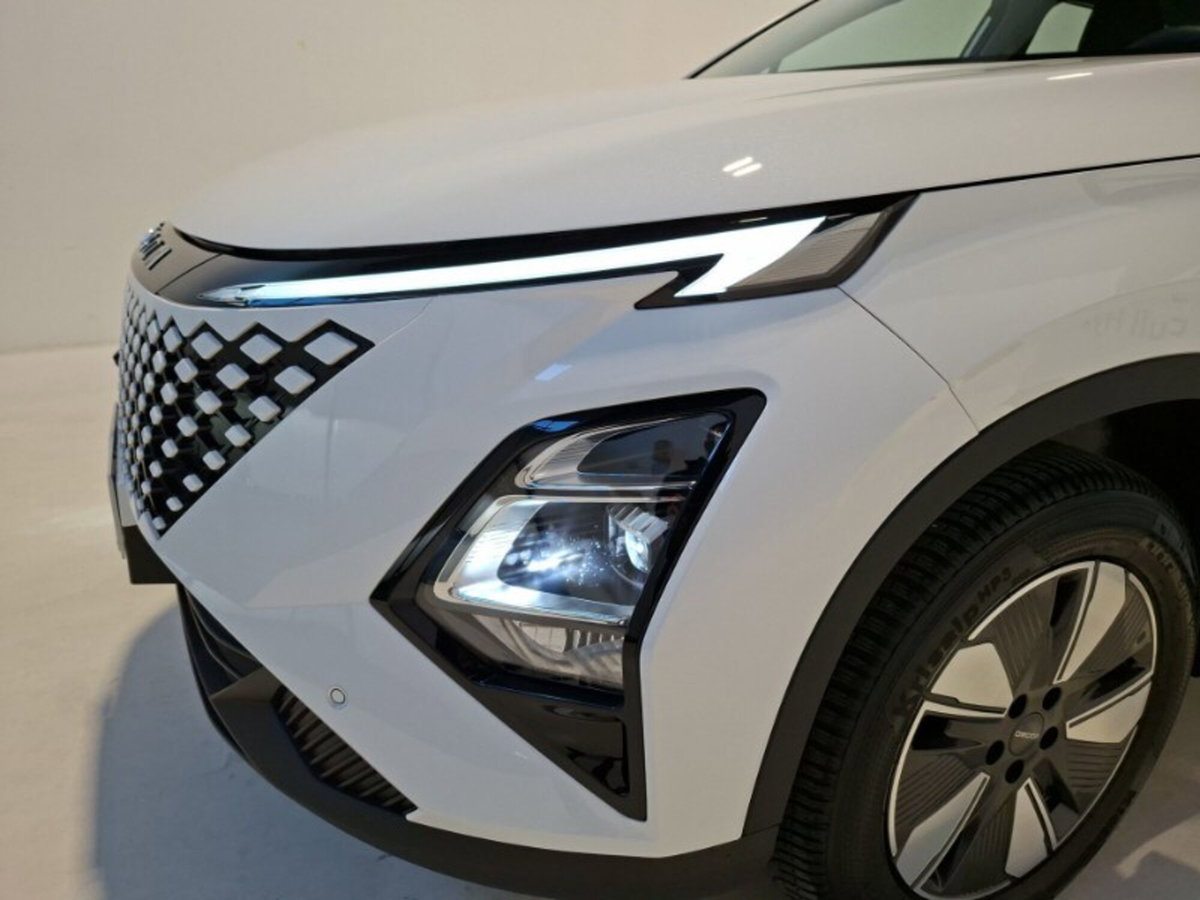 Omoda Omoda 5 SHS-H 1.5 tgdi hev Pure auto (9)