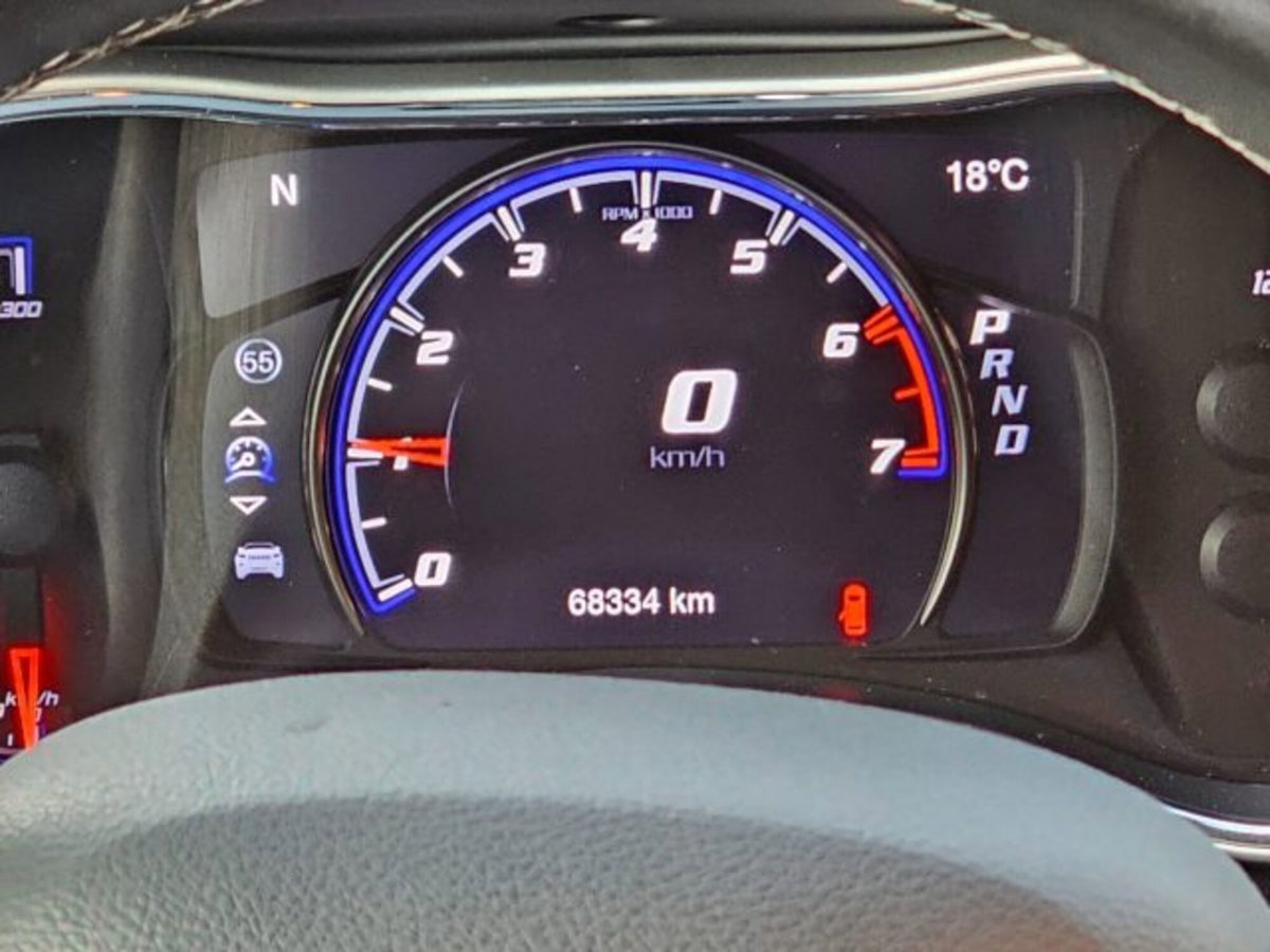 Jeep Grand Cherokee 6.4 V8 HEMI SRT (12)