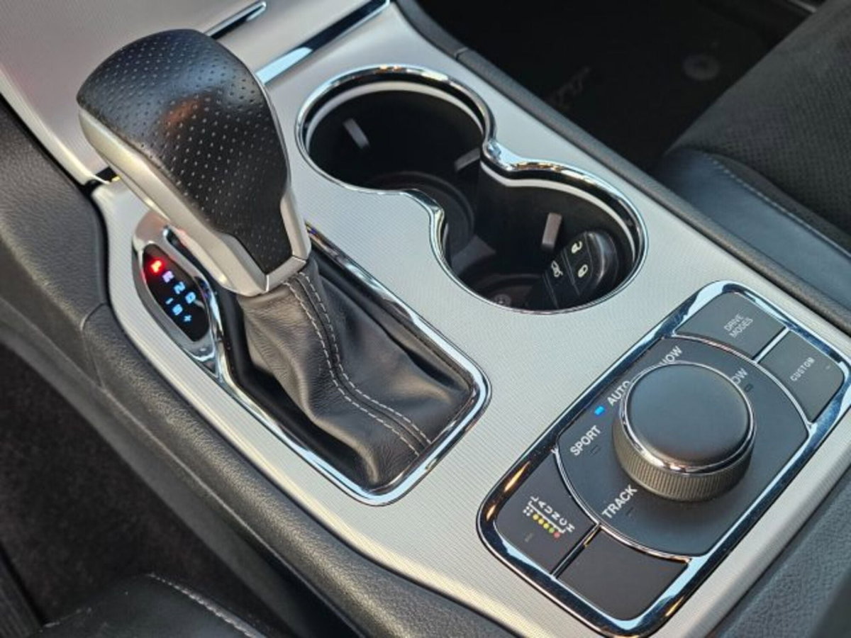 Jeep Grand Cherokee 6.4 V8 HEMI SRT (14)