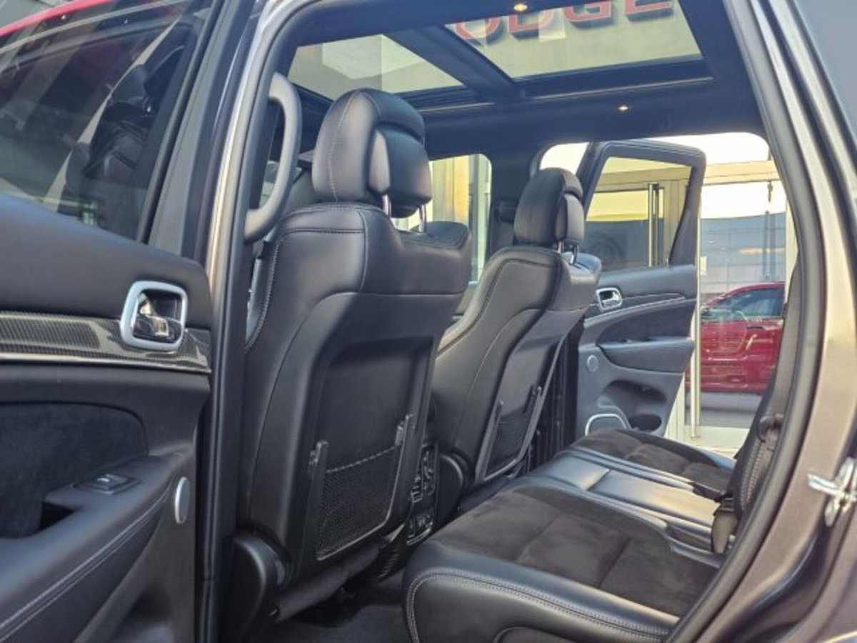 Jeep Grand Cherokee 6.4 V8 HEMI SRT (17)