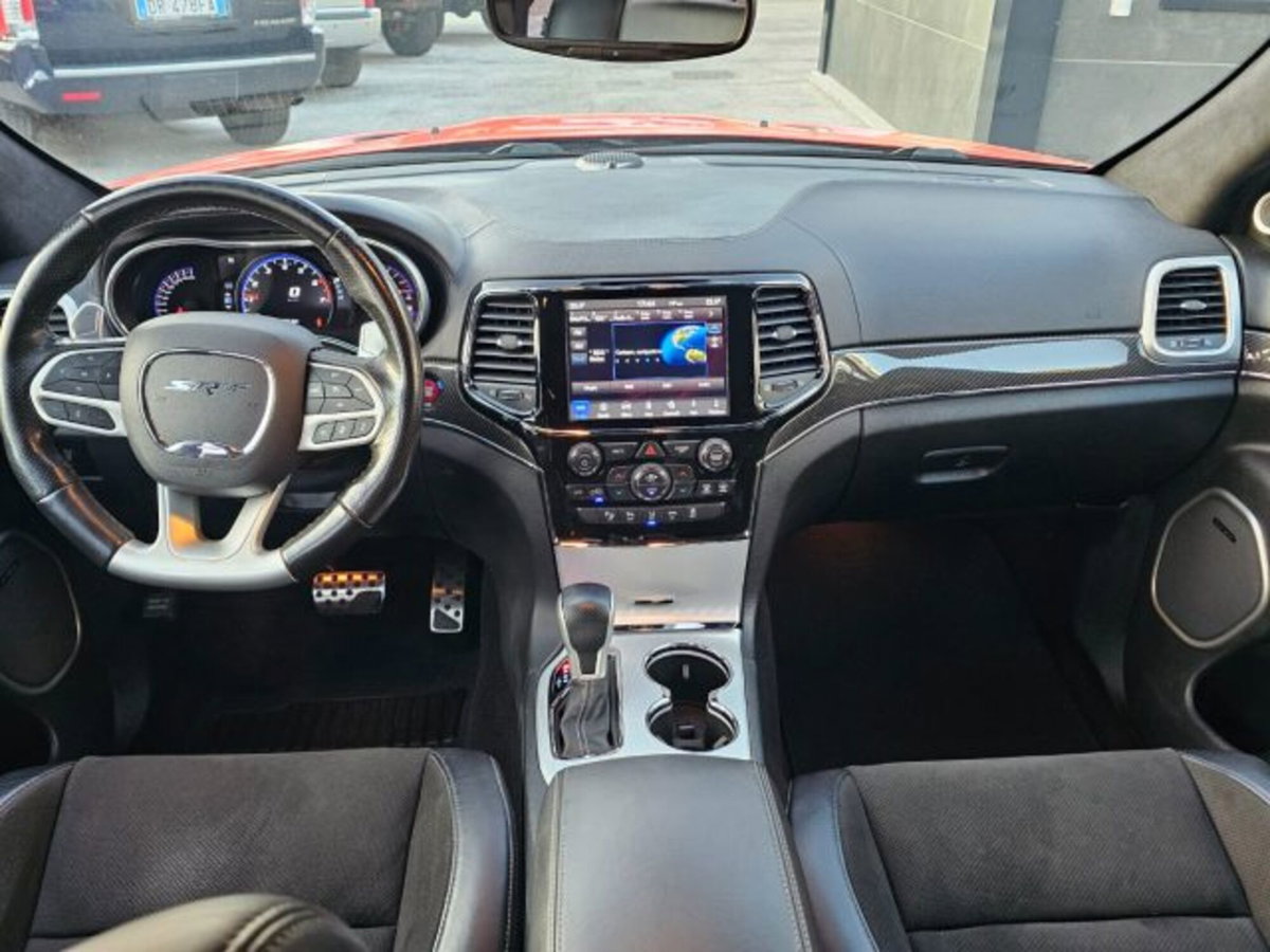 Jeep Grand Cherokee 6.4 V8 HEMI SRT (9)