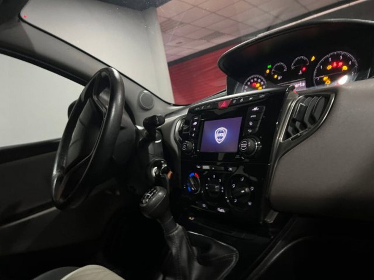 Lancia Ypsilon 1.3 MJT 16V 95 CV 5 porte S&S Gold (7)