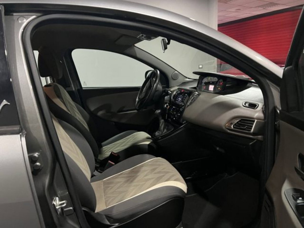 Lancia Ypsilon 1.3 MJT 16V 95 CV 5 porte S&S Gold (8)