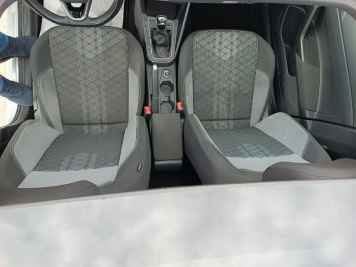Volkswagen Taigo 1.0 TSI 110 CV DSG R-Line (10)