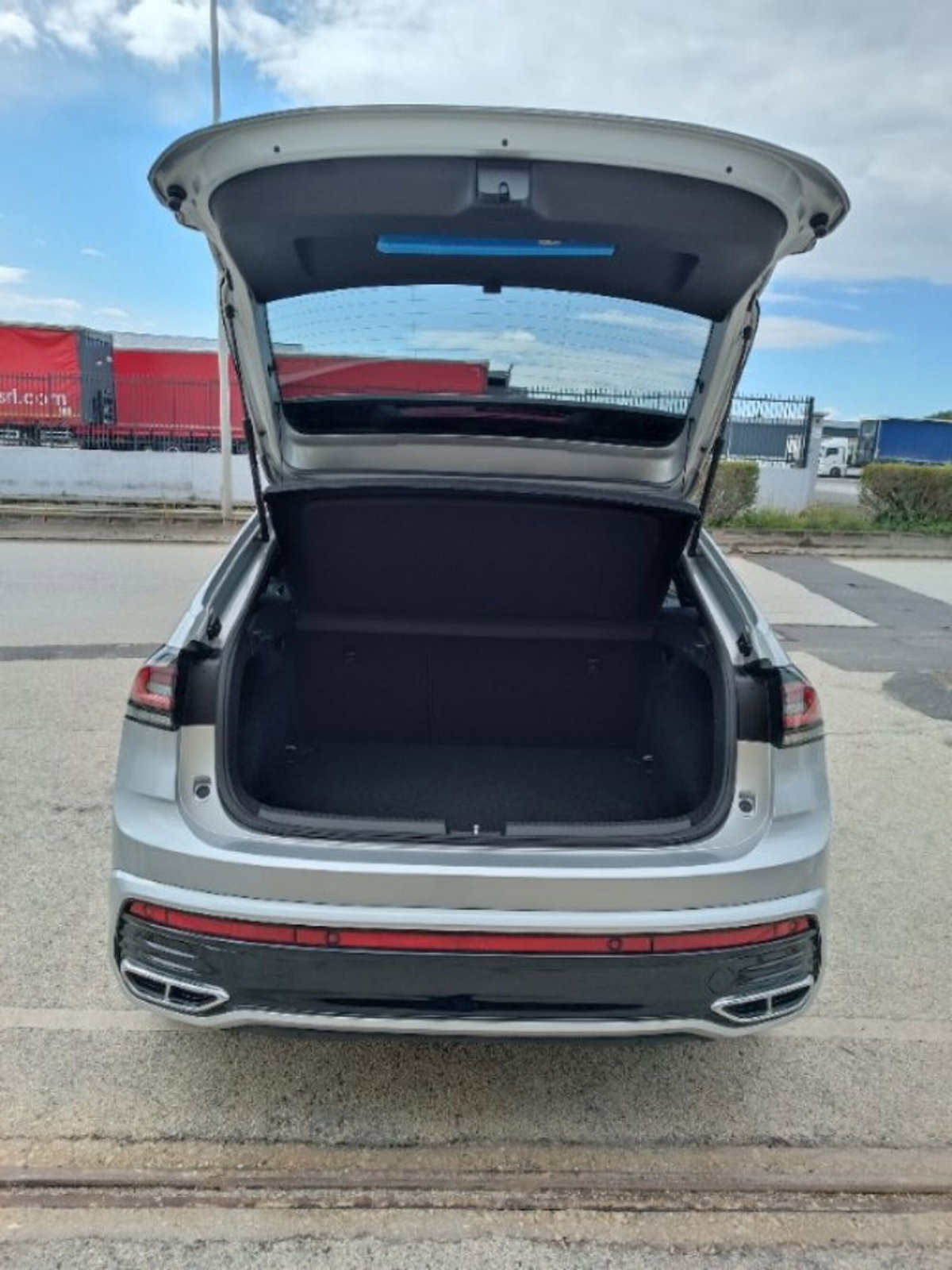Volkswagen Taigo 1.0 TSI 110 CV DSG R-Line (12)