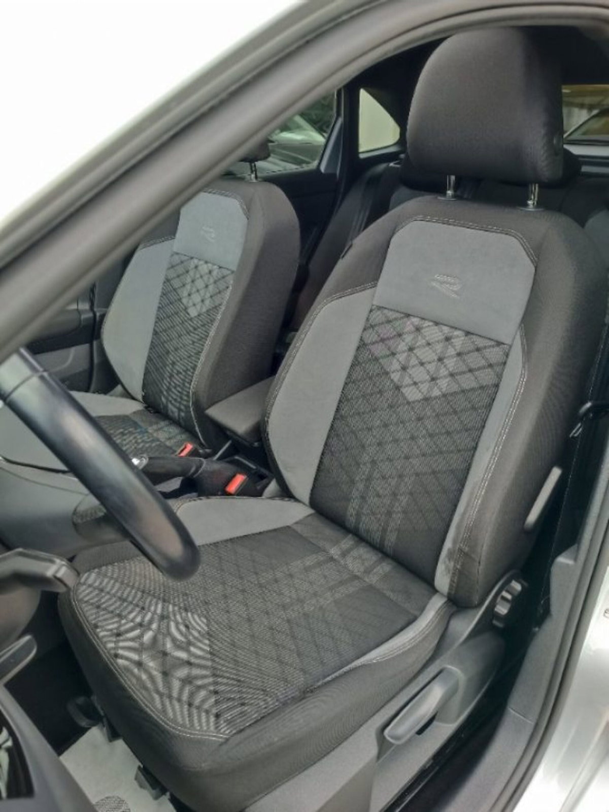 Volkswagen Taigo 1.0 TSI 110 CV DSG R-Line (17)