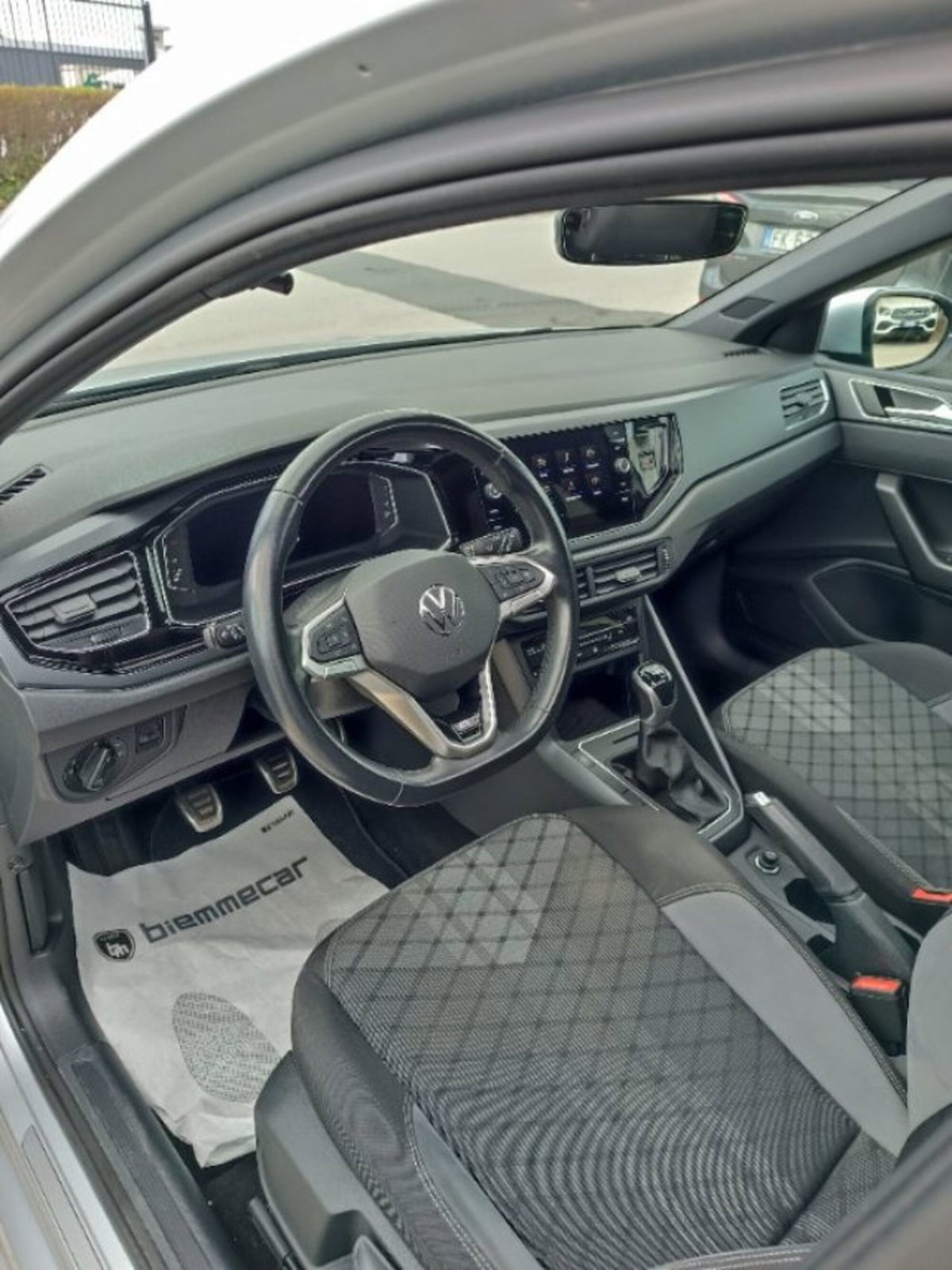 Volkswagen Taigo 1.0 TSI 110 CV DSG R-Line (18)