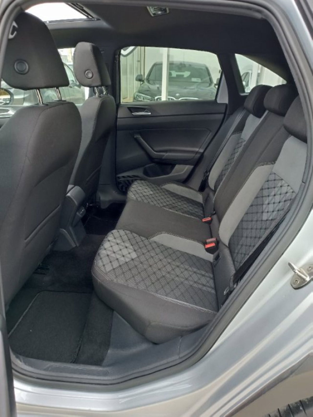 Volkswagen Taigo 1.0 TSI 110 CV DSG R-Line (19)