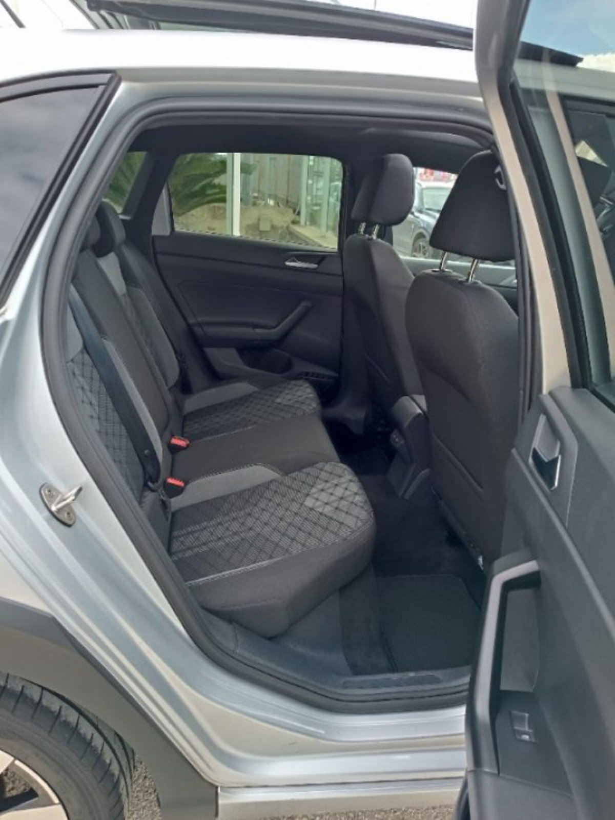 Volkswagen Taigo 1.0 TSI 110 CV DSG R-Line (20)