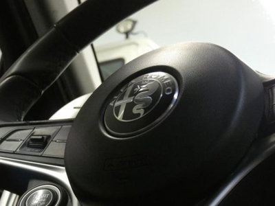 Alfa Romeo Giulia 2.2 Turbodiesel 180 CV AT8 Super (11)