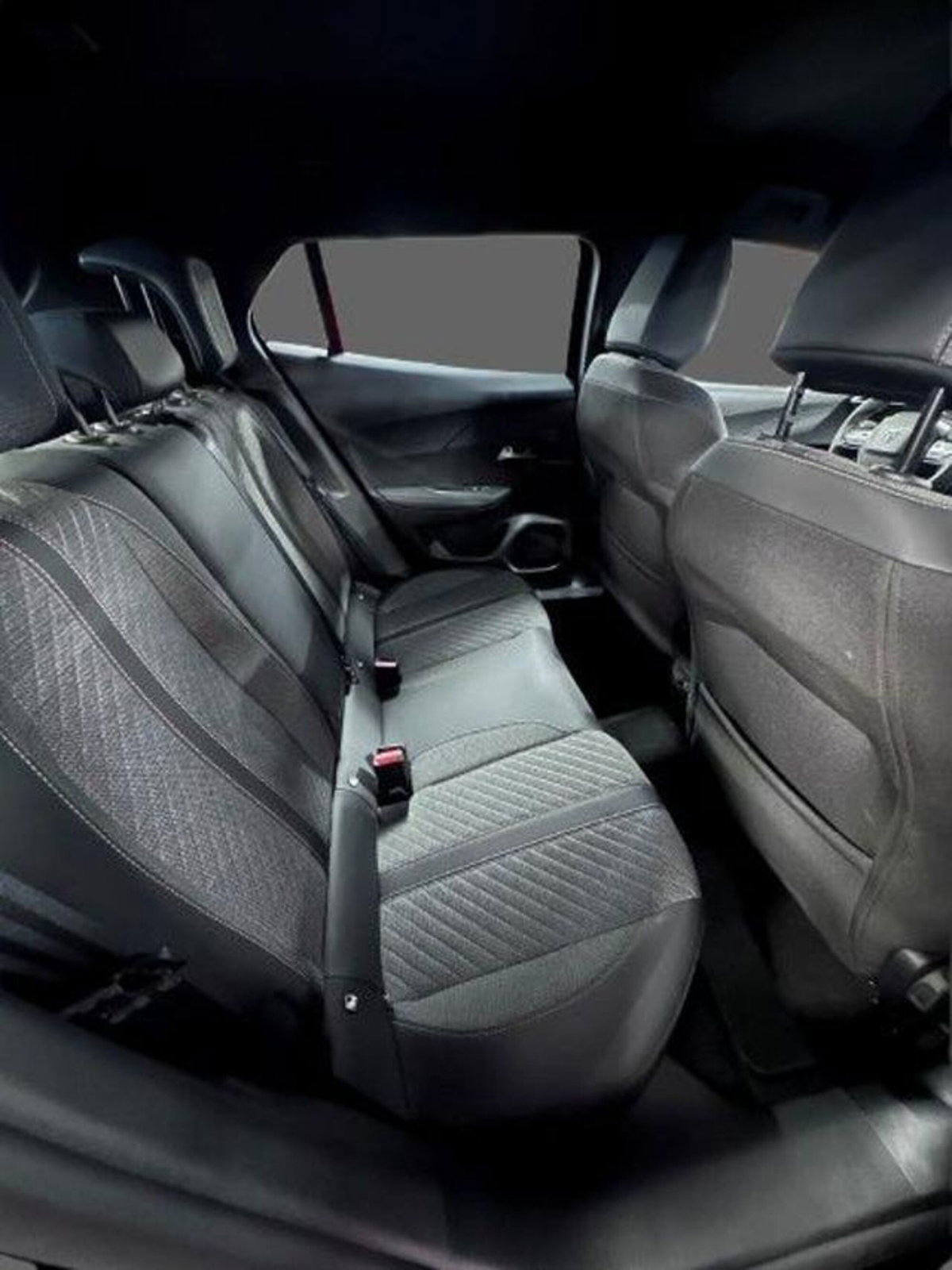 Peugeot 2008 1.2 hybrid Active 136cv e-dcs6 (4)
