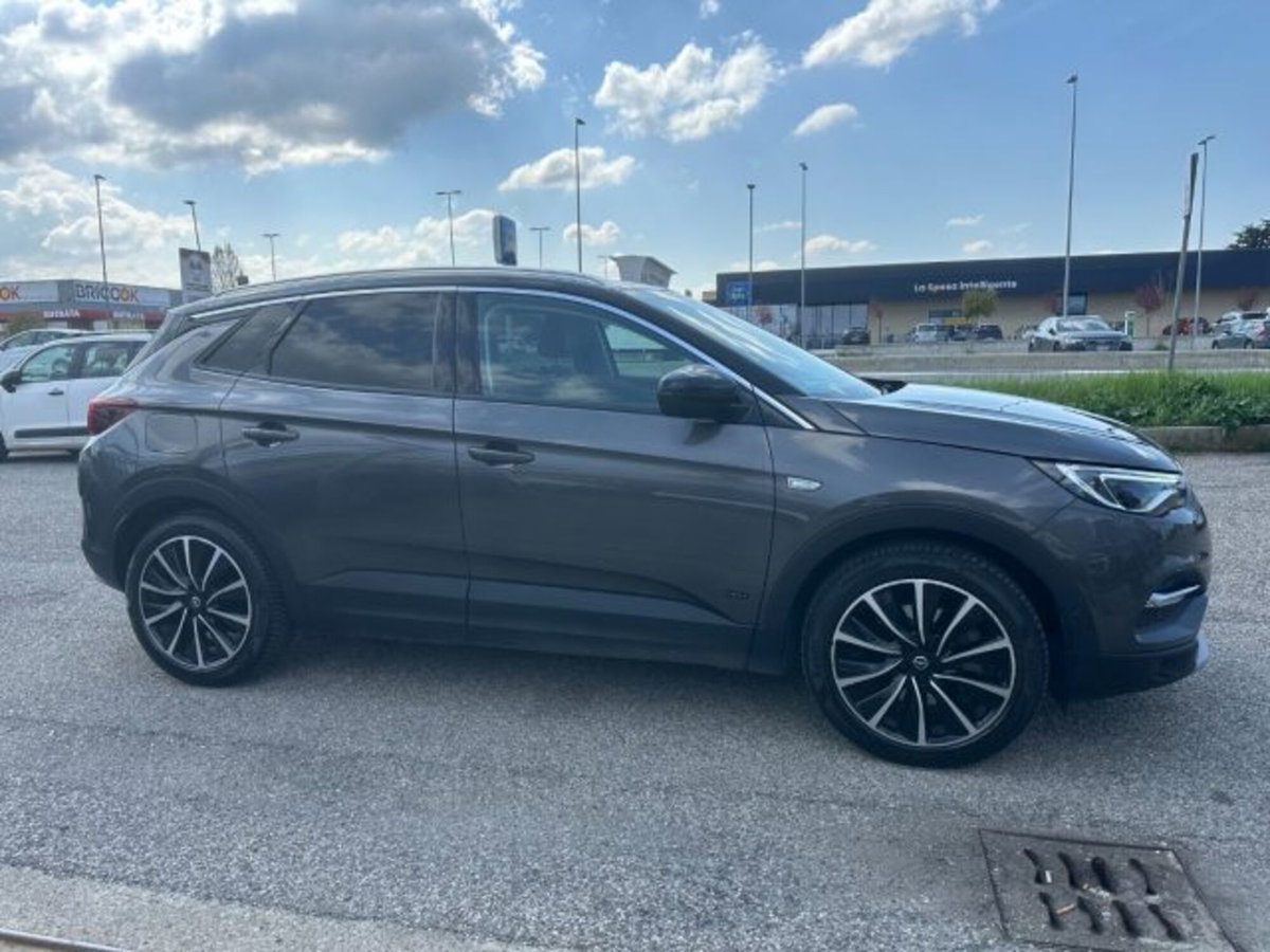 Opel Grandland X 1.6 Hybrid4 Plug-in aut. AWD (4)