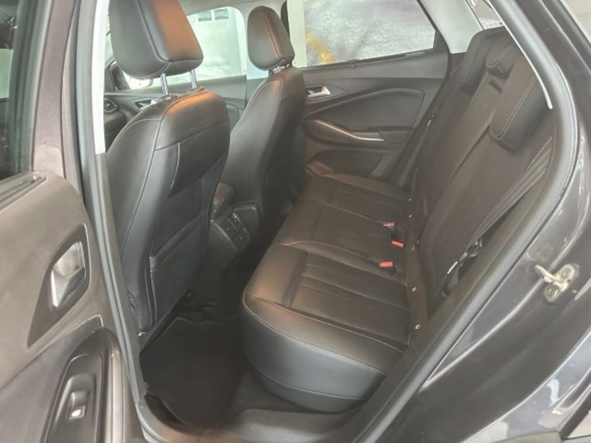 Opel Grandland X 1.6 Hybrid4 Plug-in aut. AWD (8)