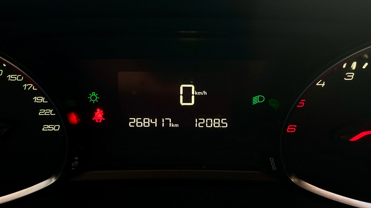 Peugeot 308 SW BlueHDi 120 S&S Allure (11)