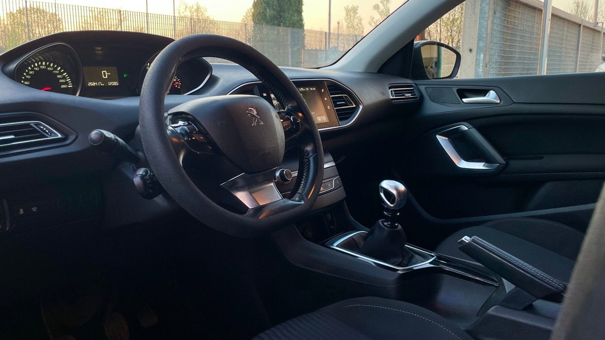 Peugeot 308 SW BlueHDi 120 S&S Allure (15)