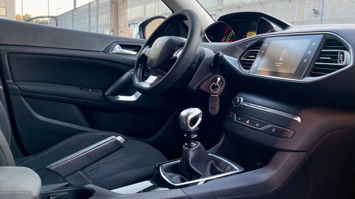 Peugeot 308 SW BlueHDi 120 S&S Allure (17)