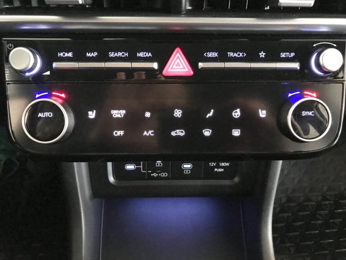 Hyundai Tucson 1.6 t-gdi 48V Xtech 2wd mt (10)
