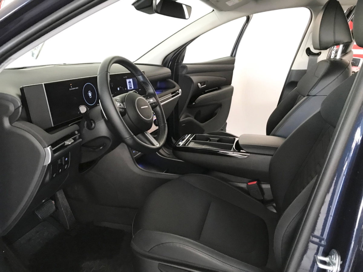 Hyundai Tucson 1.6 t-gdi 48V Xtech 2wd mt (13)