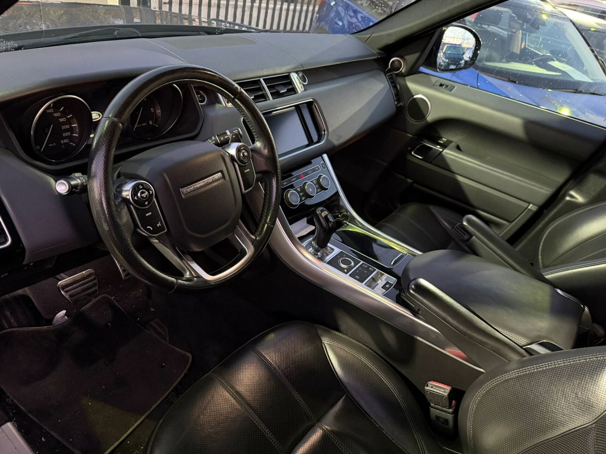 Land Rover Range Rover Sport 3.0 TDV6 HSE (10)