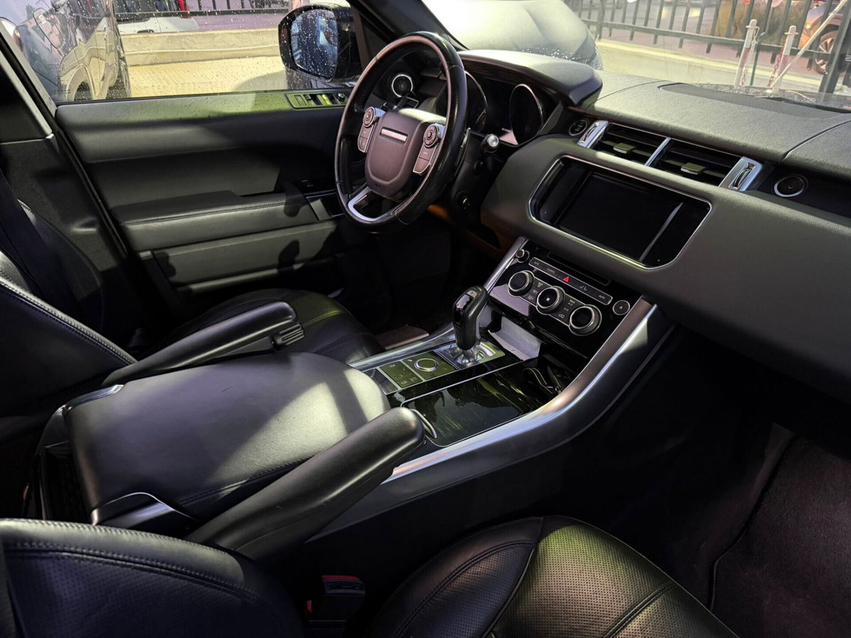 Land Rover Range Rover Sport 3.0 TDV6 HSE (11)