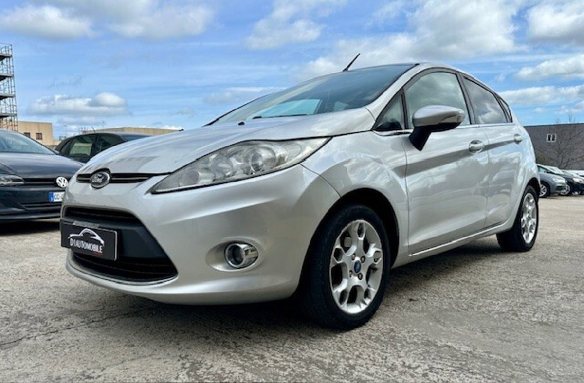 Ford Fiesta 1.4 TDCi 70CV 5 porte Titanium (2)