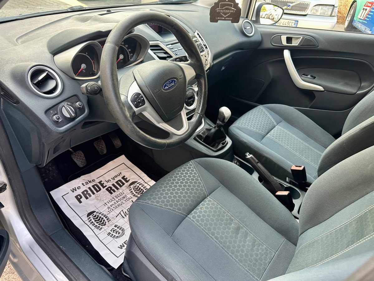 Ford Fiesta 1.4 TDCi 70CV 5 porte Titanium (9)