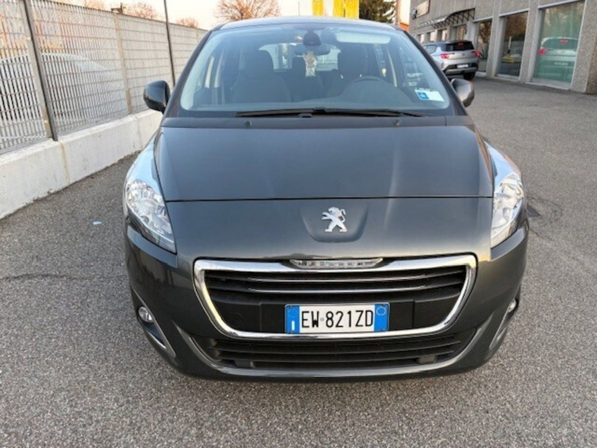 Peugeot 5008 1.6 HDi 115CV Active (12)
