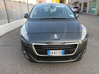 Peugeot 5008 1.6 HDi 115CV Active (12)