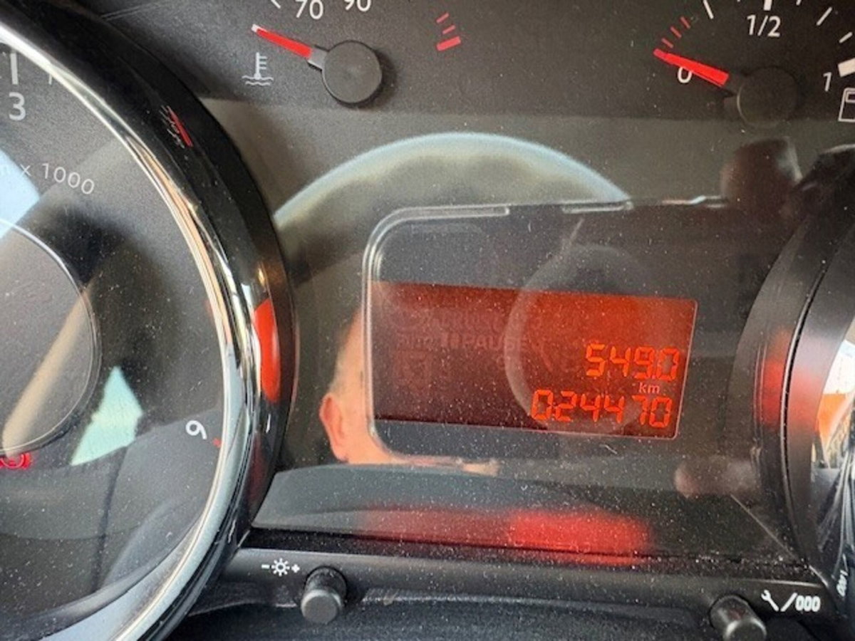 Peugeot 5008 1.6 HDi 115CV Active (14)