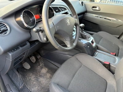 Peugeot 5008 1.6 HDi 115CV Active (16)