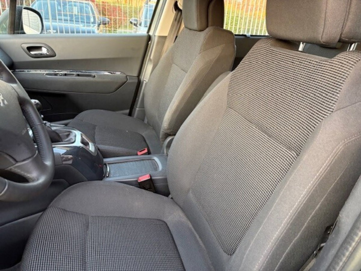 Peugeot 5008 1.6 HDi 115CV Active (17)