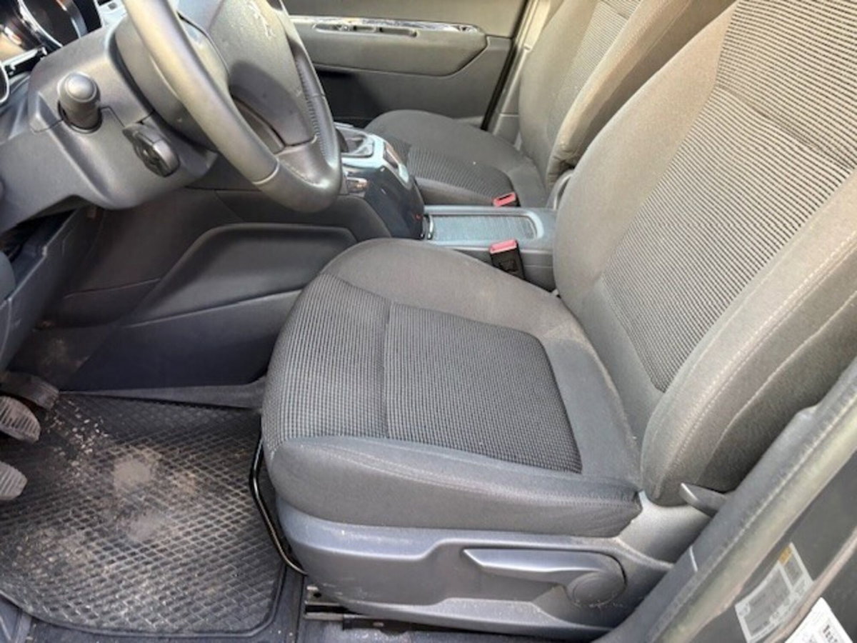 Peugeot 5008 1.6 HDi 115CV Active (18)