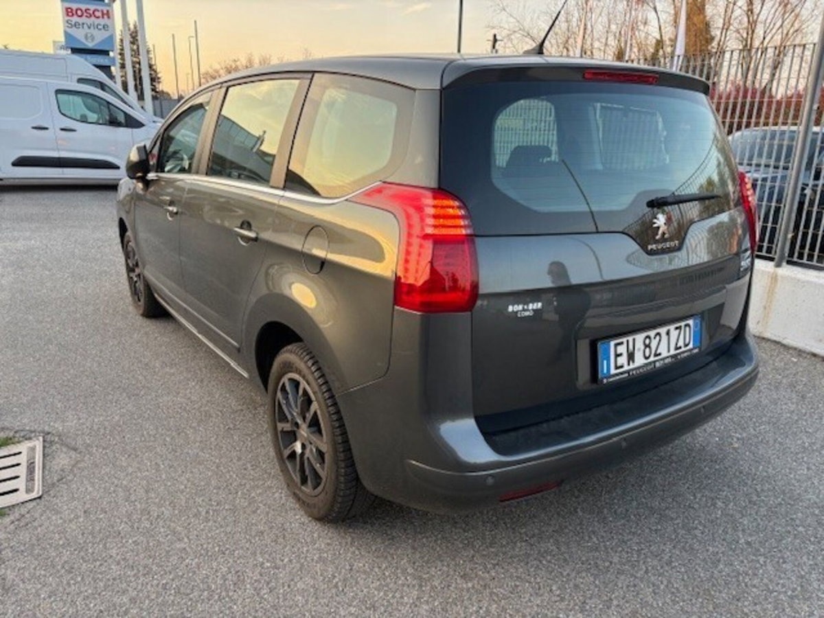 Peugeot 5008 1.6 HDi 115CV Active (2)